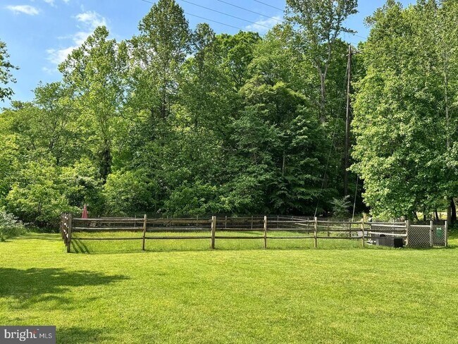 Building Photo - 6277 Occoquan Forest Dr