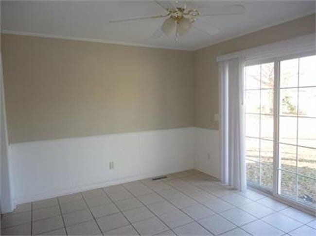 Building Photo - 114 Antler Dr