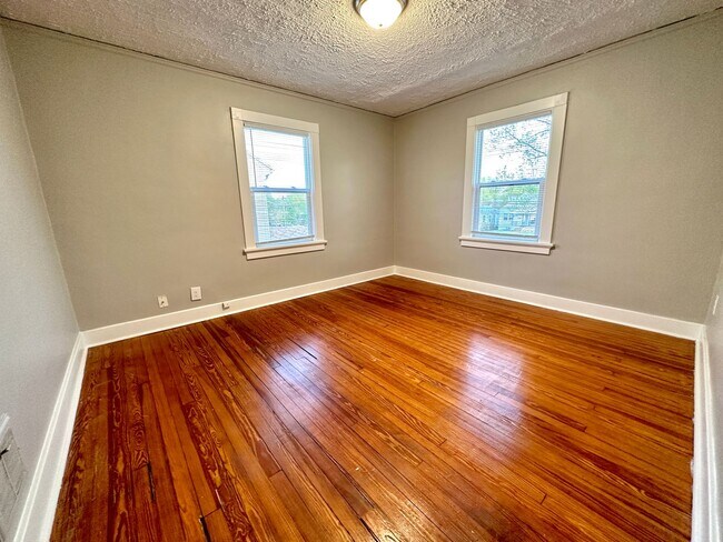 Building Photo - 4017 Corinth Blvd