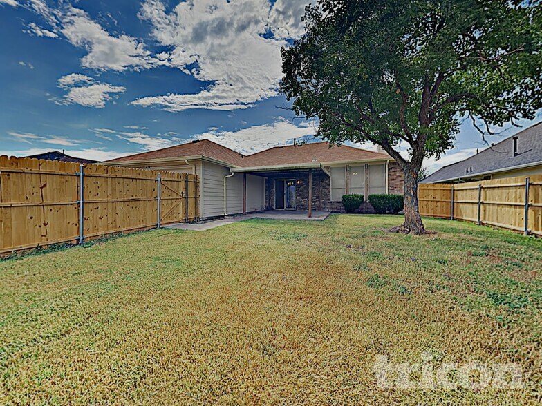 Building Photo - 2109 Pecan Creek Dr