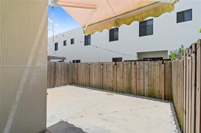 Building Photo - 535 SW 91st Pl
