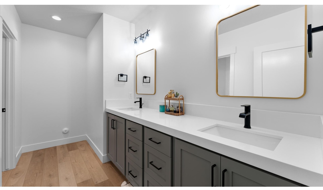 Basement Bath - 897 N Main St