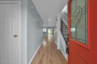 Building Photo - Inviting Townhouse in Walden