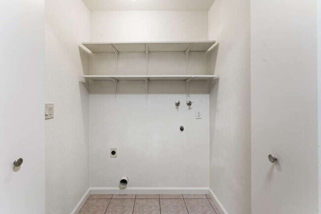 Building Photo - 101 Claim Ct