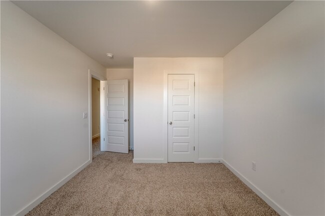 Building Photo - 139 S Maroon Ave