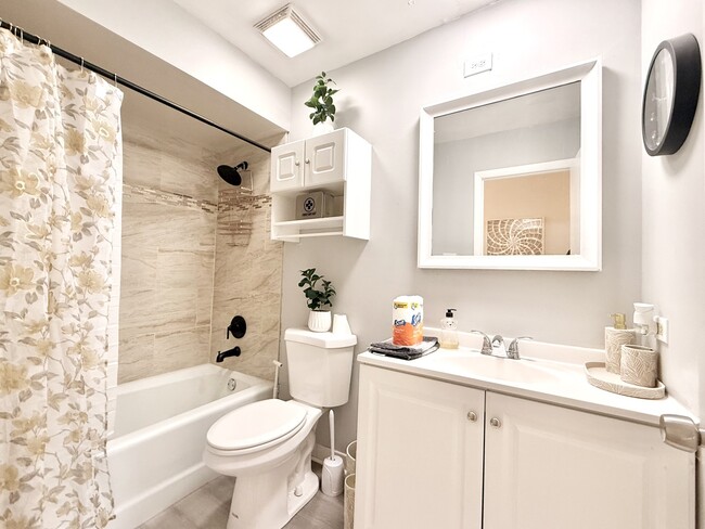 Building Photo - 10405 Mansfield Ave