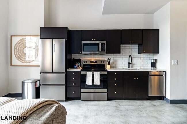 Building Photo - 55 Elm St