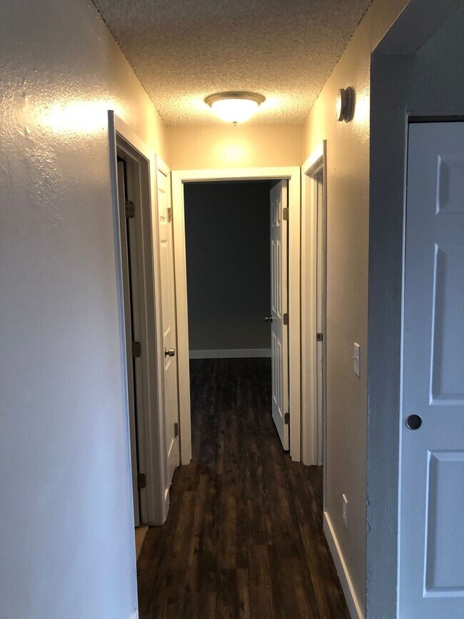 Building Photo - 2 bed 1 bath Apartment near Anschutz Medic...
