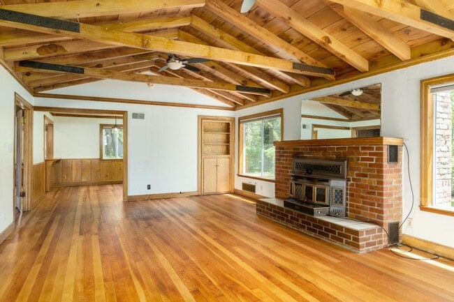 Building Photo - 2010 Outer Limits Ln