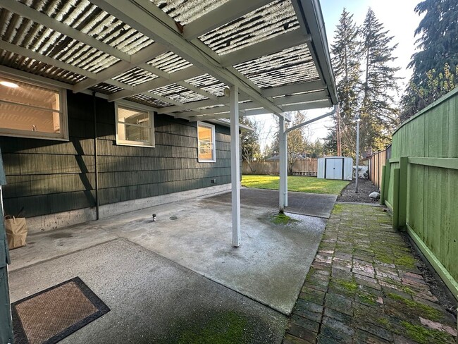 Building Photo - Gorgeous 2-Bedroom Rambler in heart of Fir...