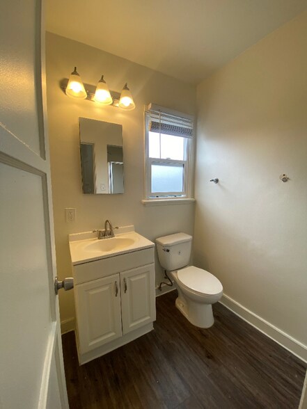 Building Photo - 5932 Melrose Ave