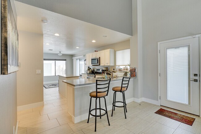 Building Photo - Cozy 3-Bed Home with Pool & Fireplace in P...