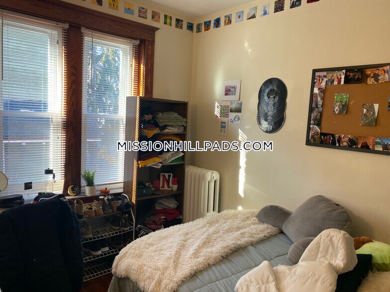 Building Photo - 2 Hillside St