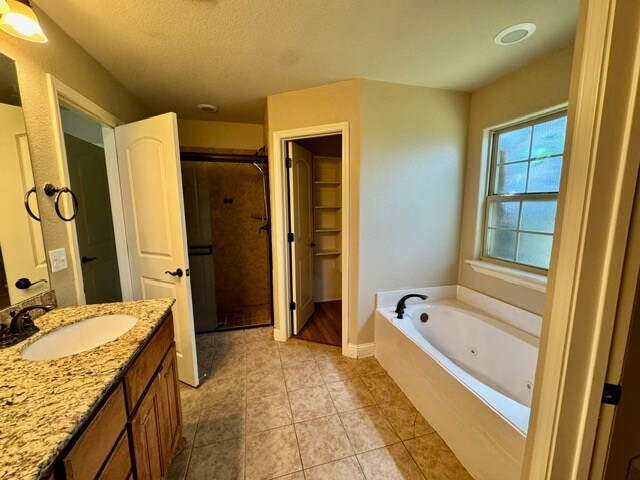 Building Photo - 2701 SW Ledbury Cove