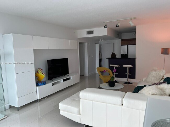Building Photo - 335 S Biscayne Blvd