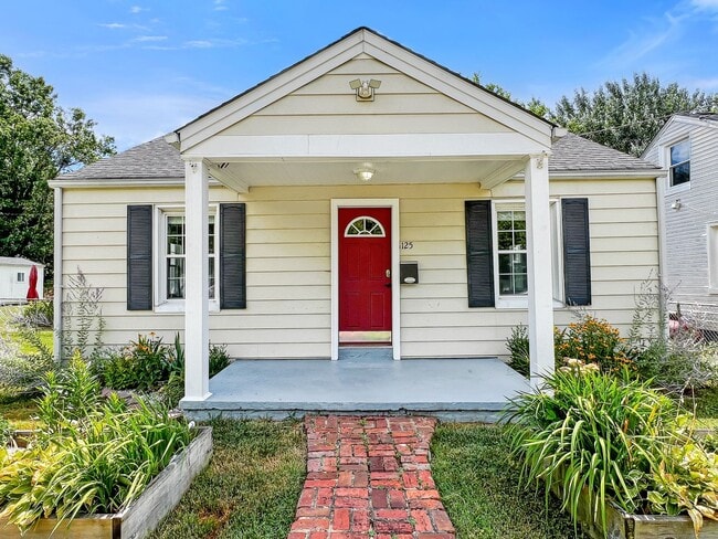 Building Photo - Charming 3 Bed, 2 Bath Home Minutes From B...