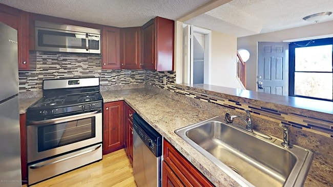 Building Photo - 121 Brandywine Ct
