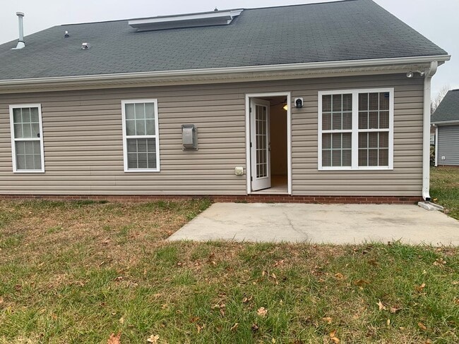 Building Photo - 3 Bedroom Rental on Cul-De-Sac!