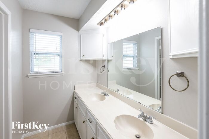 Building Photo - 25603 Pecan Valley Cir