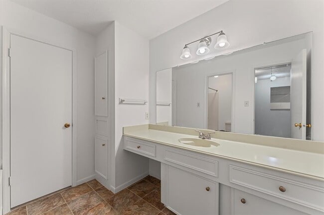 Building Photo - 707 Cascade Creek Dr
