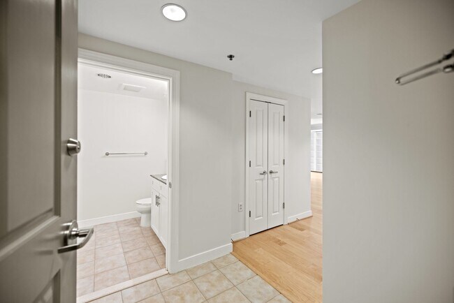 Building Photo - Gallery Place Large Studio | 1 Bath | 660 Sf