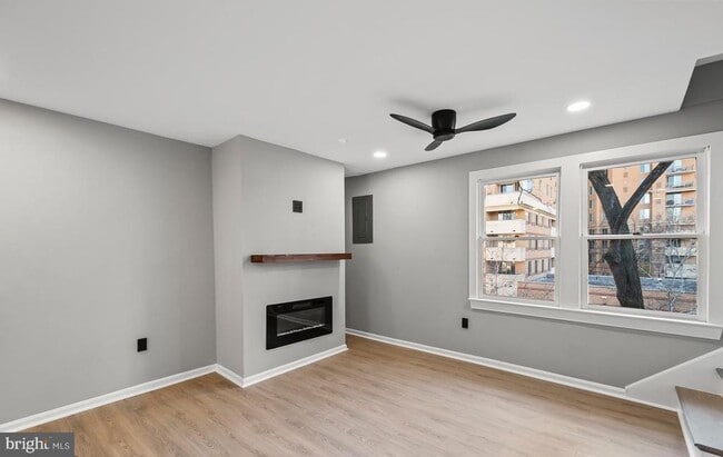 Building Photo - 1527 N Colonial Terrace