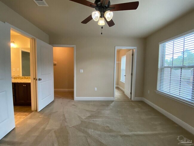Building Photo - 2486 Redford Dr
