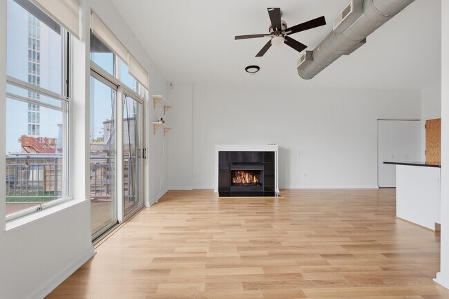 Building Photo - 1631 S Michigan Ave