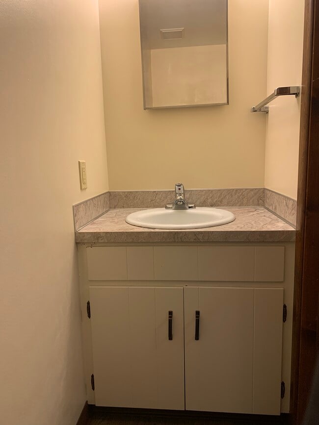 1/2 bath - 475 W Mae Rose Ave