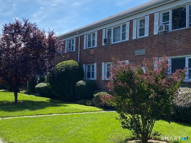 Building Photo - 244 Glenbrook Rd