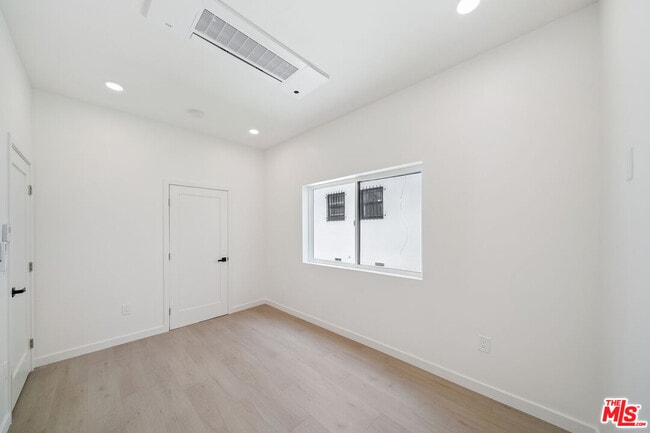 Building Photo - 1513 S Hayworth Ave