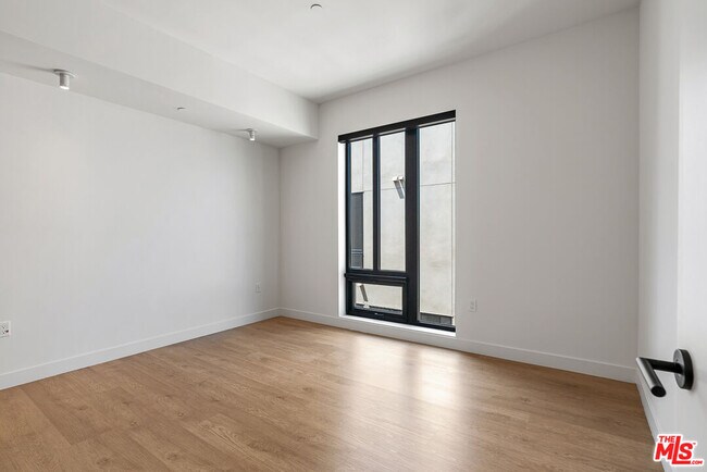 Building Photo - 10700 Tabor St