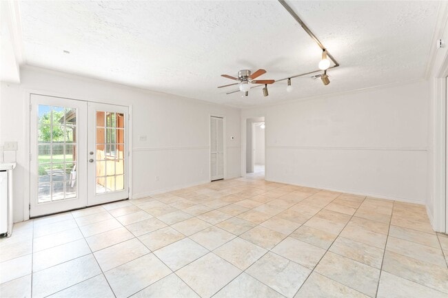 Building Photo - 9134 Gustine Ln