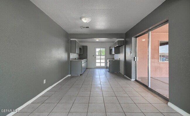 Building Photo - 385 Mireles Ct