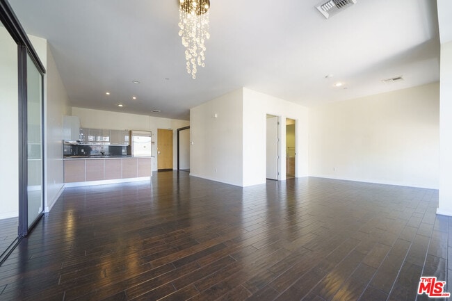 Building Photo - 801 S Grand Ave