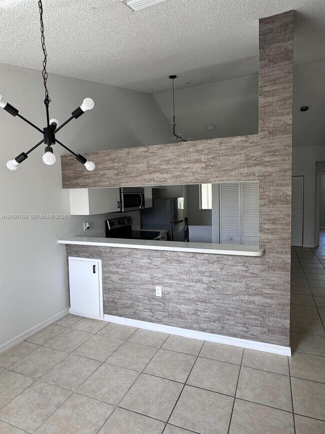 Building Photo - 1304 Glenmoor Dr