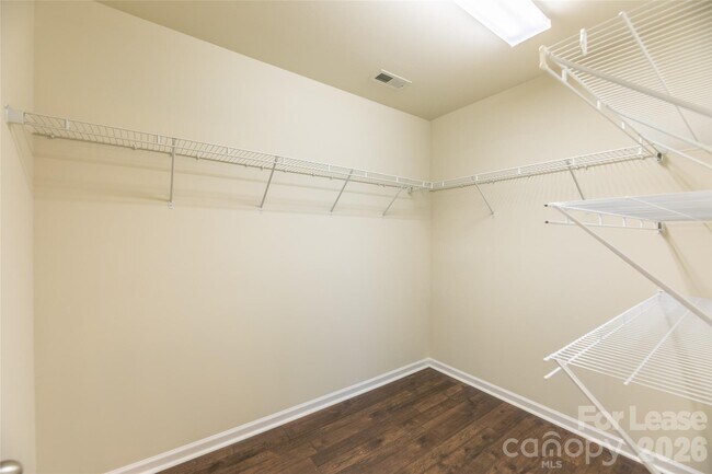 Building Photo - 1310 Middlecrest Dr NW
