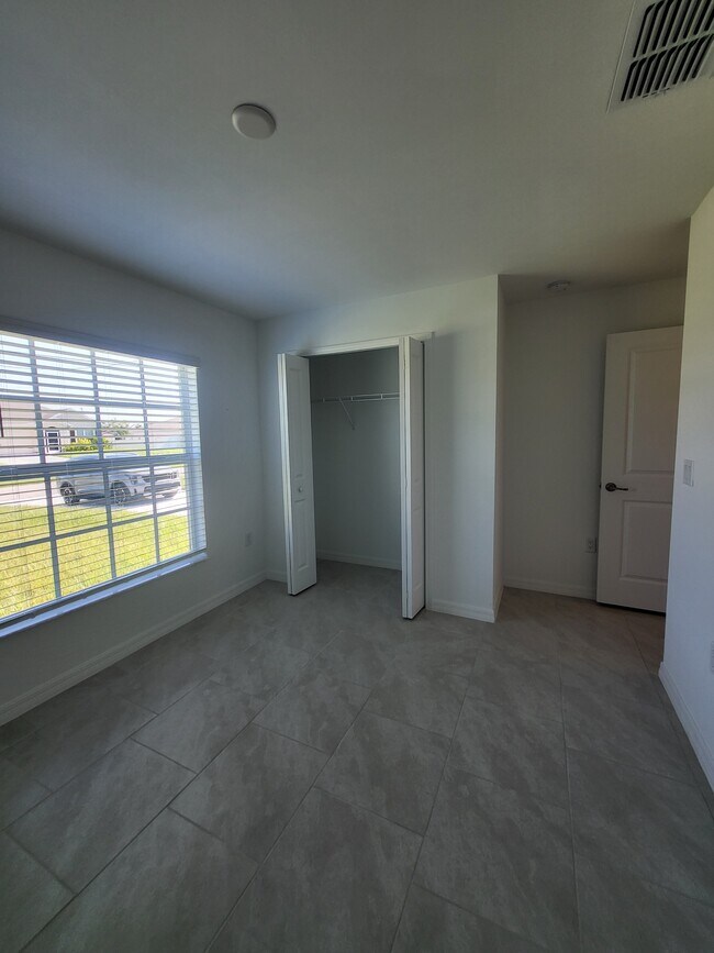 Building Photo - 1204 NW 13th Terrace