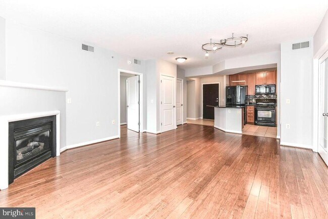 Building Photo - 851 N Glebe Rd