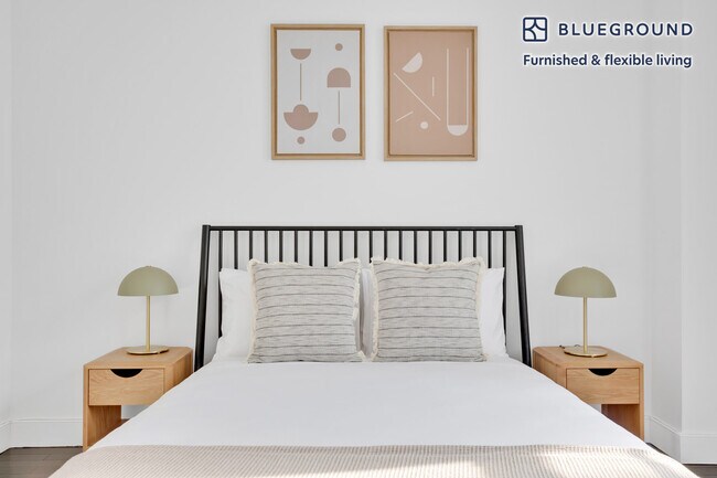 Building Photo - 15 W 55th St