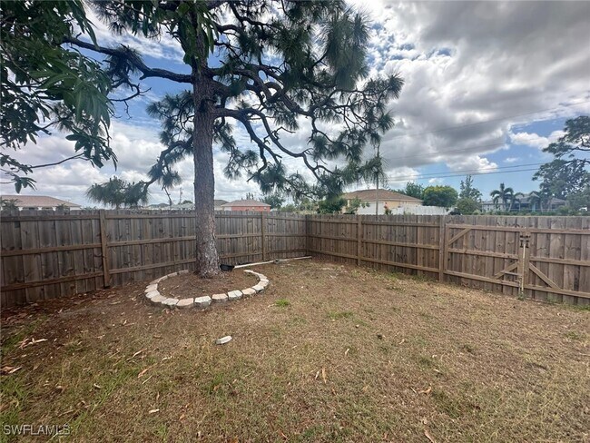 Building Photo - 2115 NW 19th Ave
