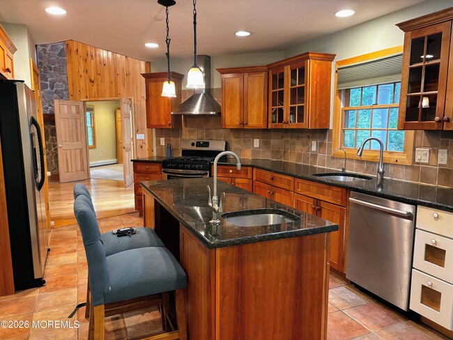 Building Photo - 327 Deerfoot Ln