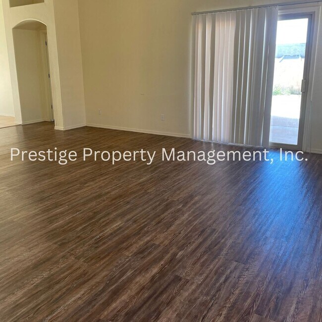 Building Photo - Charming Rita Ranch Home!!!