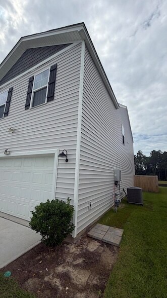 Building Photo - 742 Ladywood Dr