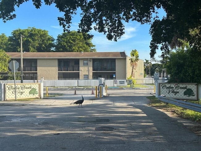 Primary Photo - 10350 SW 220th St