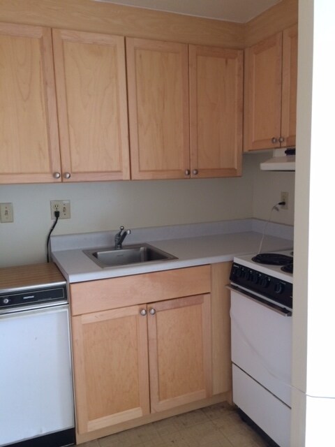 Building Photo - Available 06/01/26! Five Regents Studio with 1 Pkg $1,600.00 MONTH