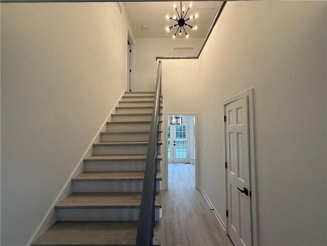 Building Photo - 3663 Heatherwood Dr NE