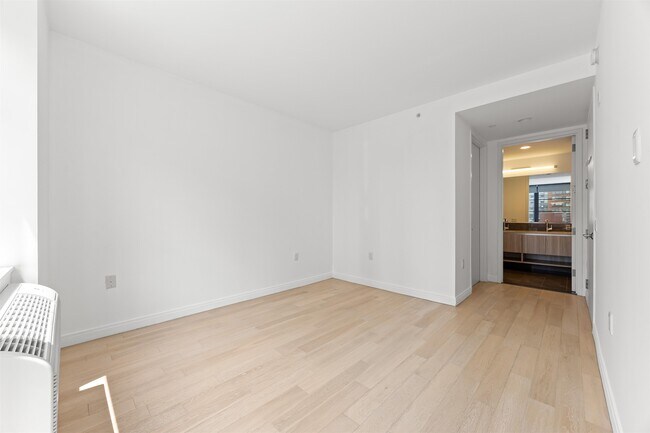 Building Photo - 160 1st St