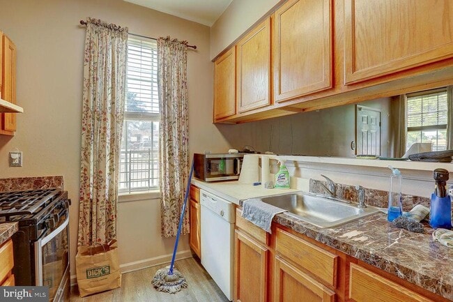 Building Photo - 156 Sweets Ave