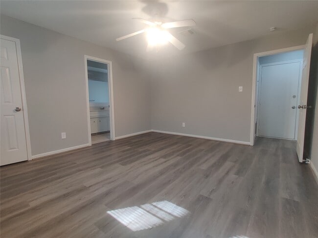 Building Photo - 9462 Fuqua St